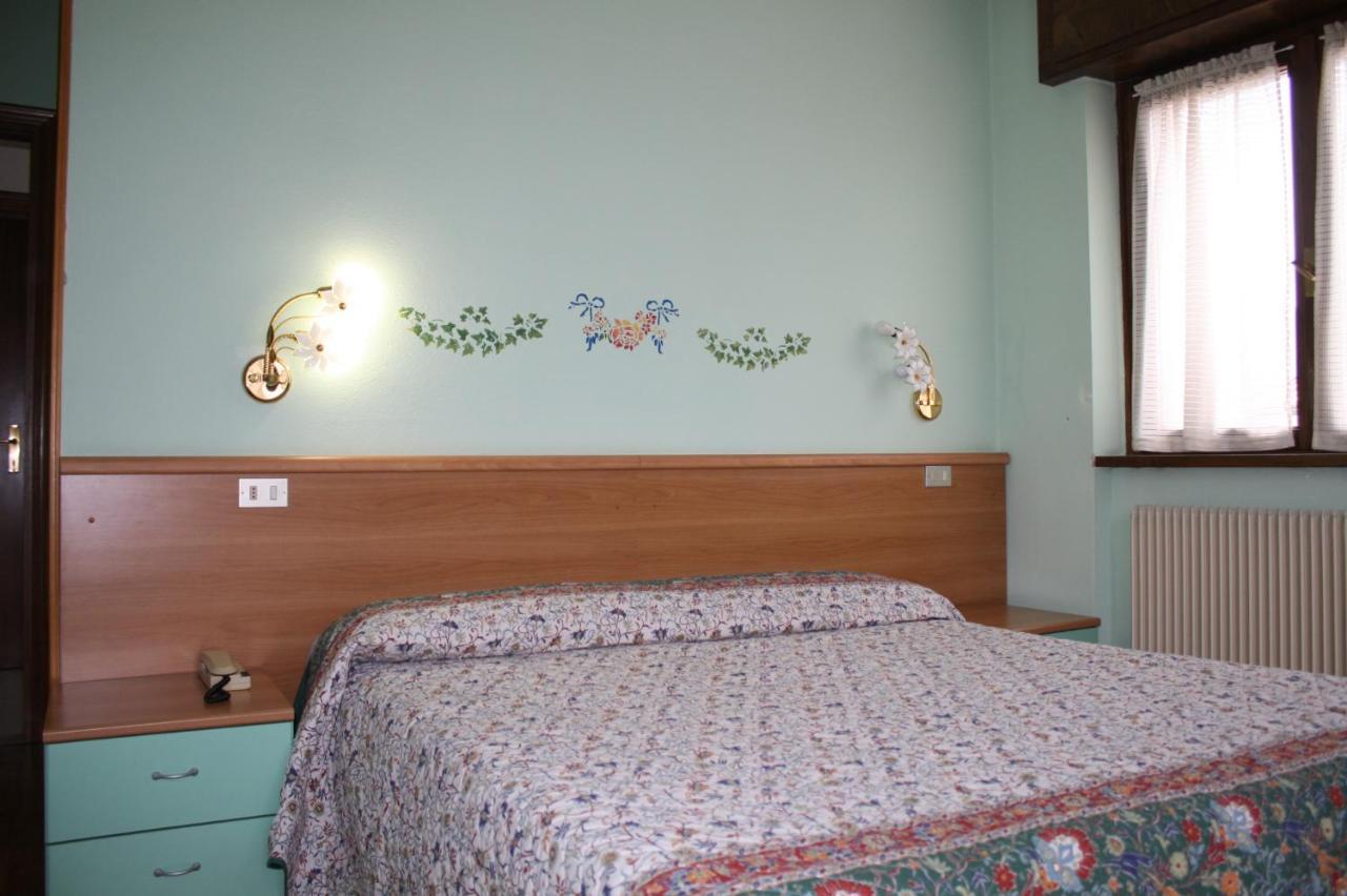 Hotel Locanda Ridevert Tione di Trento Exterior foto