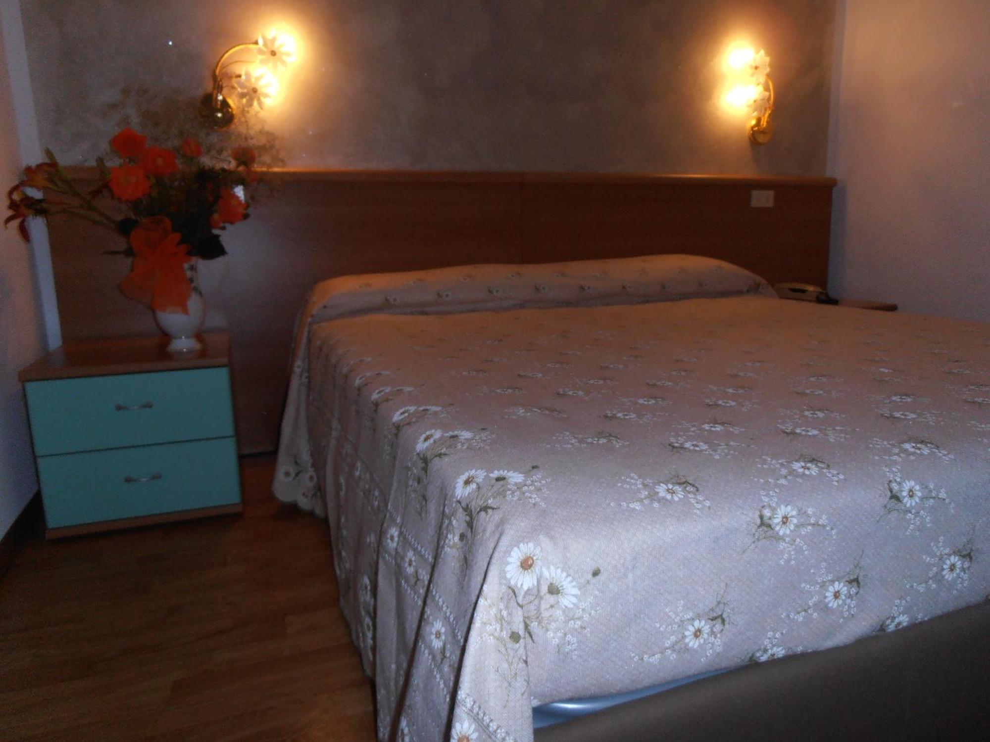 Hotel Locanda Ridevert Tione di Trento Zimmer foto
